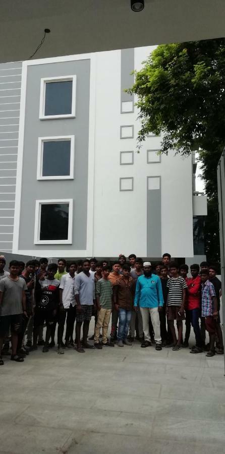 The Base Inn Pondicherry Exterior foto